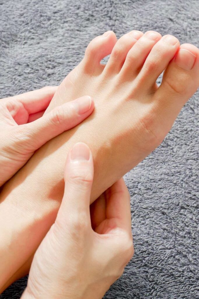 Entumecimiento en Piernas y Pies: Causas y Posibles Enfermedades