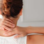 Masaje y movimiento: alivio para el dolor de la EM